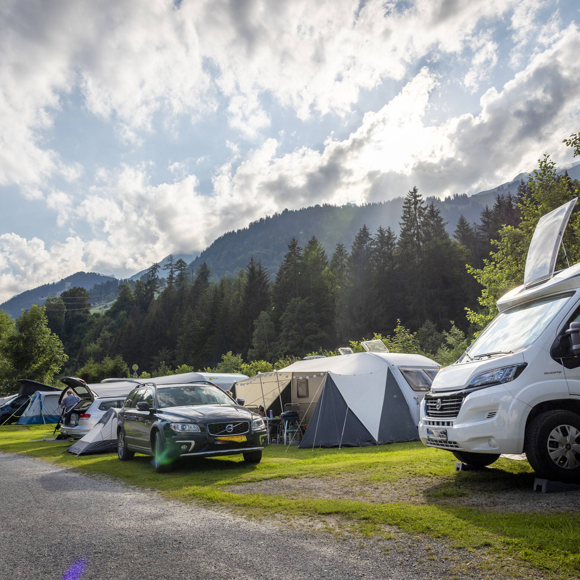 Komfortparzelle Camping Grassi Frutigen Komfortparzelle
