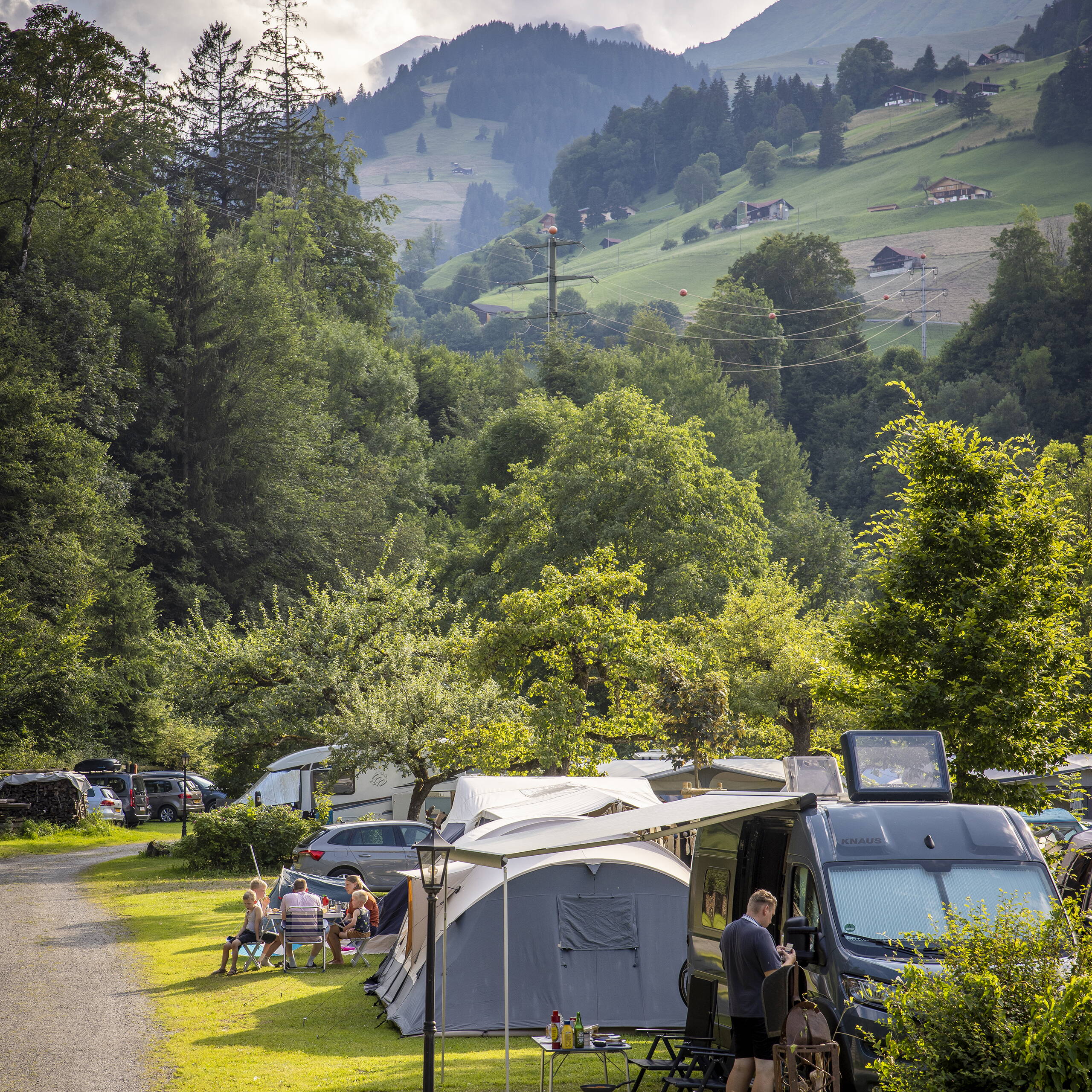 Komfortparzelle Camping Grassi Frutigen Komfortparzelle