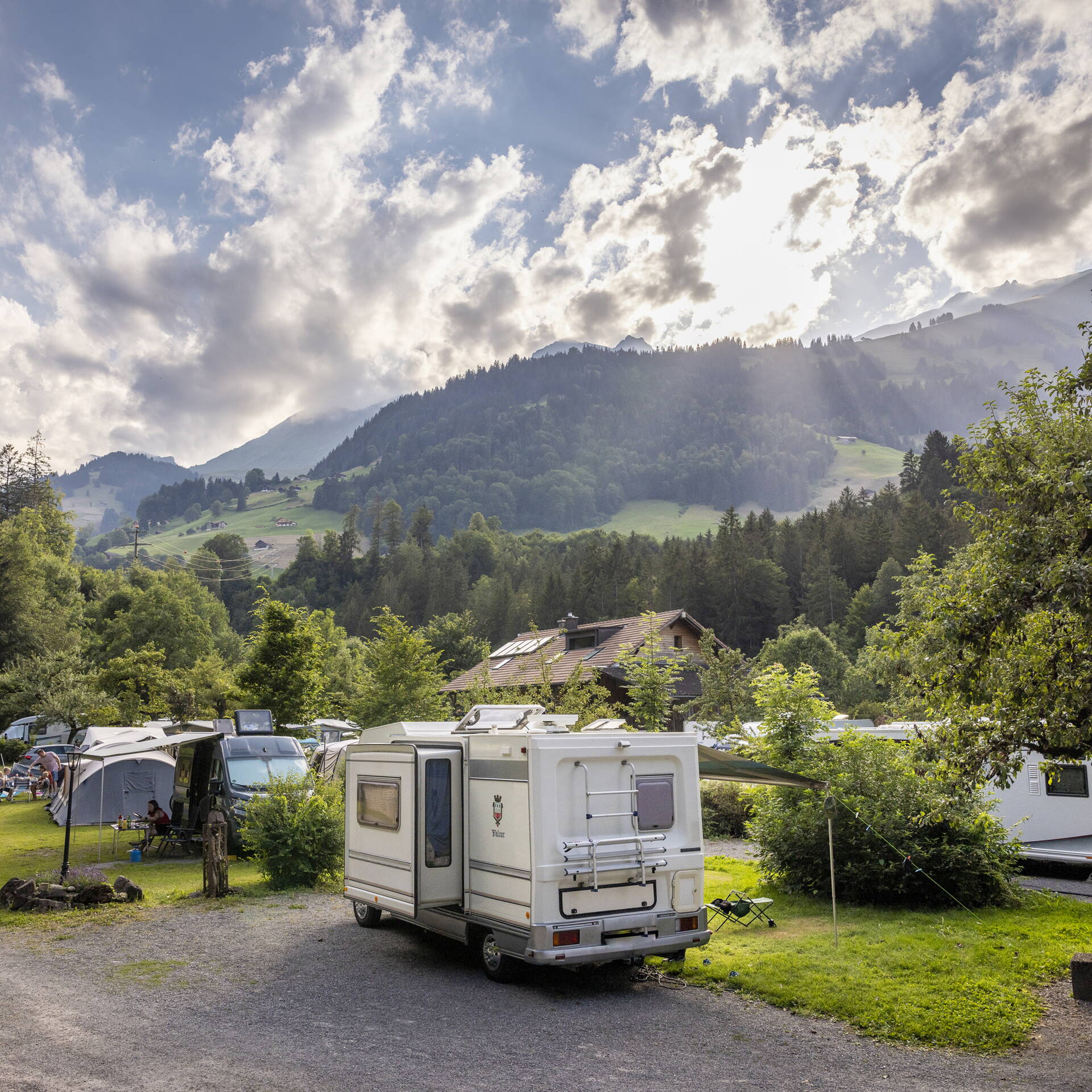 Komfortparzelle Camping Grassi Frutigen Komfortparzelle